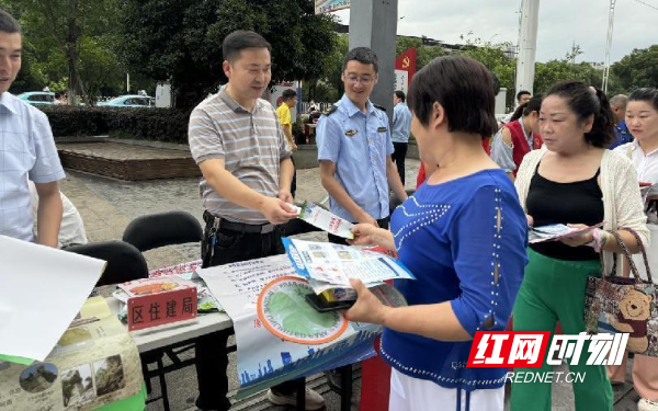 冷水滩区住建局开展2024年全国安全生产月咨询日活动(图2) 冷水滩区住建局开展2024年全国安全生产月咨询日活动(图2)