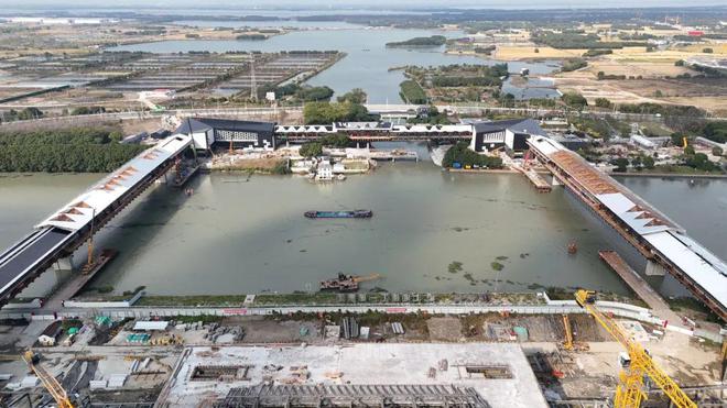 一体化示范区核心地标方厅水院主场馆钢结构封顶(图5) 一体化示范区核心地标方厅水院主场馆钢结构封顶(图5)