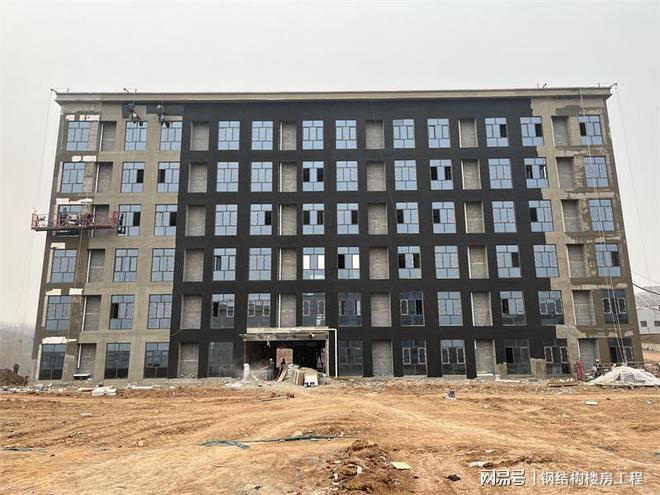 钢结构商业楼的设计潮流与未来趋势:构建高效、绿色的工作空间
